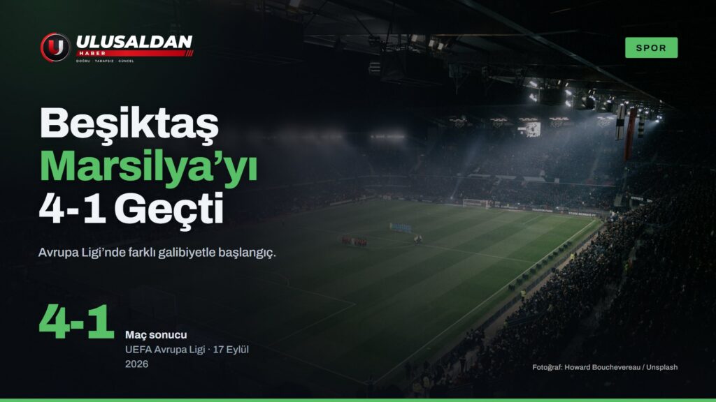 Gece oynanan bir futbol maçından stadyum görünümü