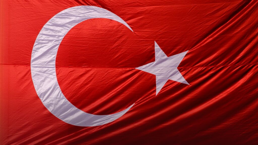 A Milli Takım haberi için temsili görsel: dalgalanan Türk bayrağı
