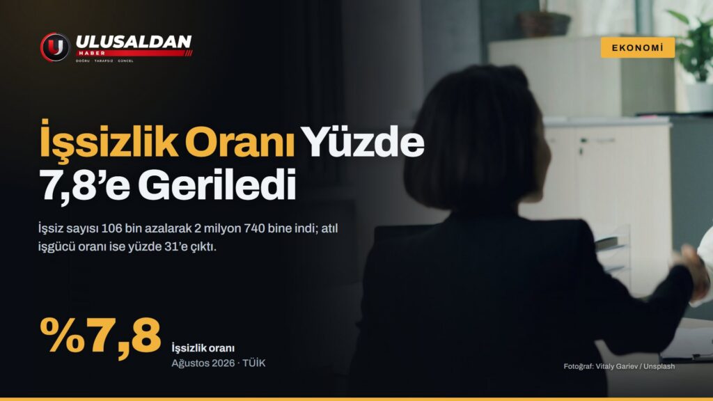 İş görüşmesinde el sıkışan iki kişi
