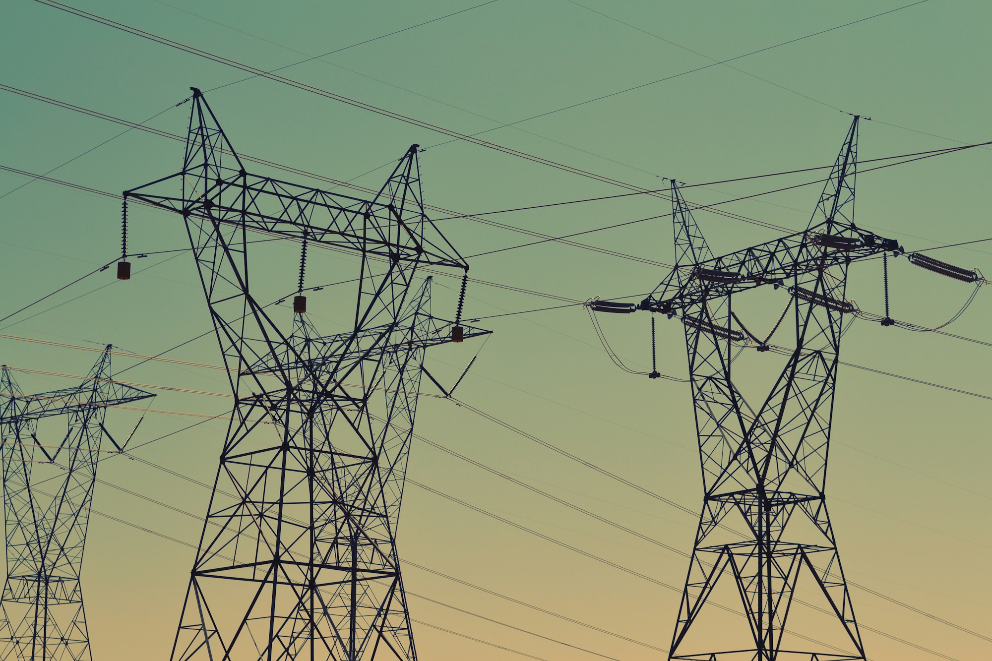 Konya enerji nakil hattı kamulaştırma haberi için temsili görsel: elektrik direği ve nakil hatları (temsili görsel)