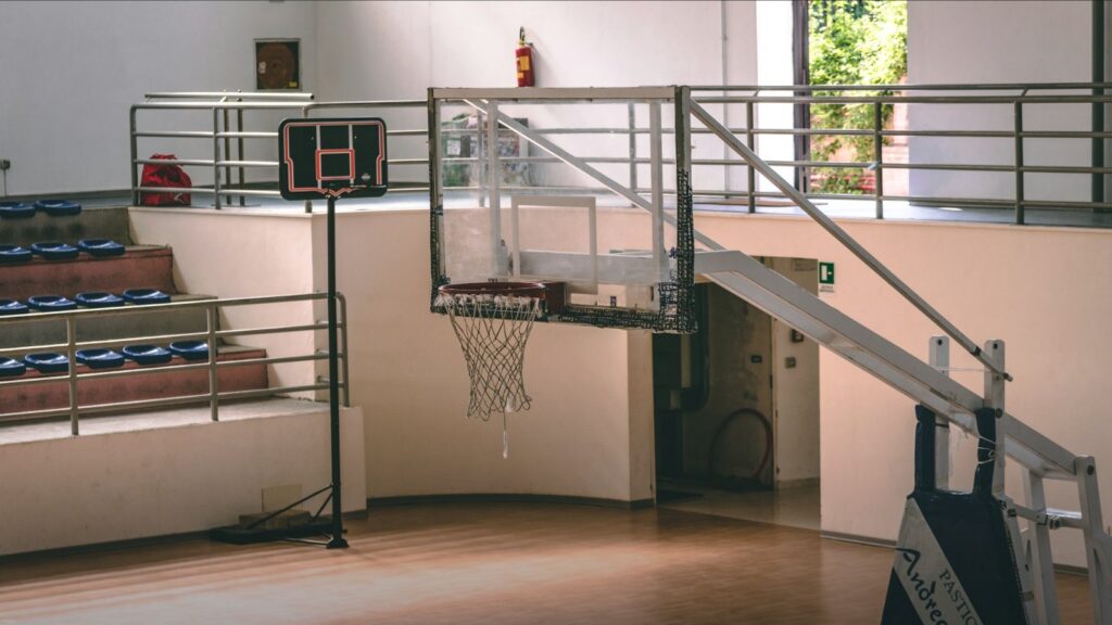 Gündüz vakti boş bir basketbol sahası (Körfez Basket haberi, temsili görsel)