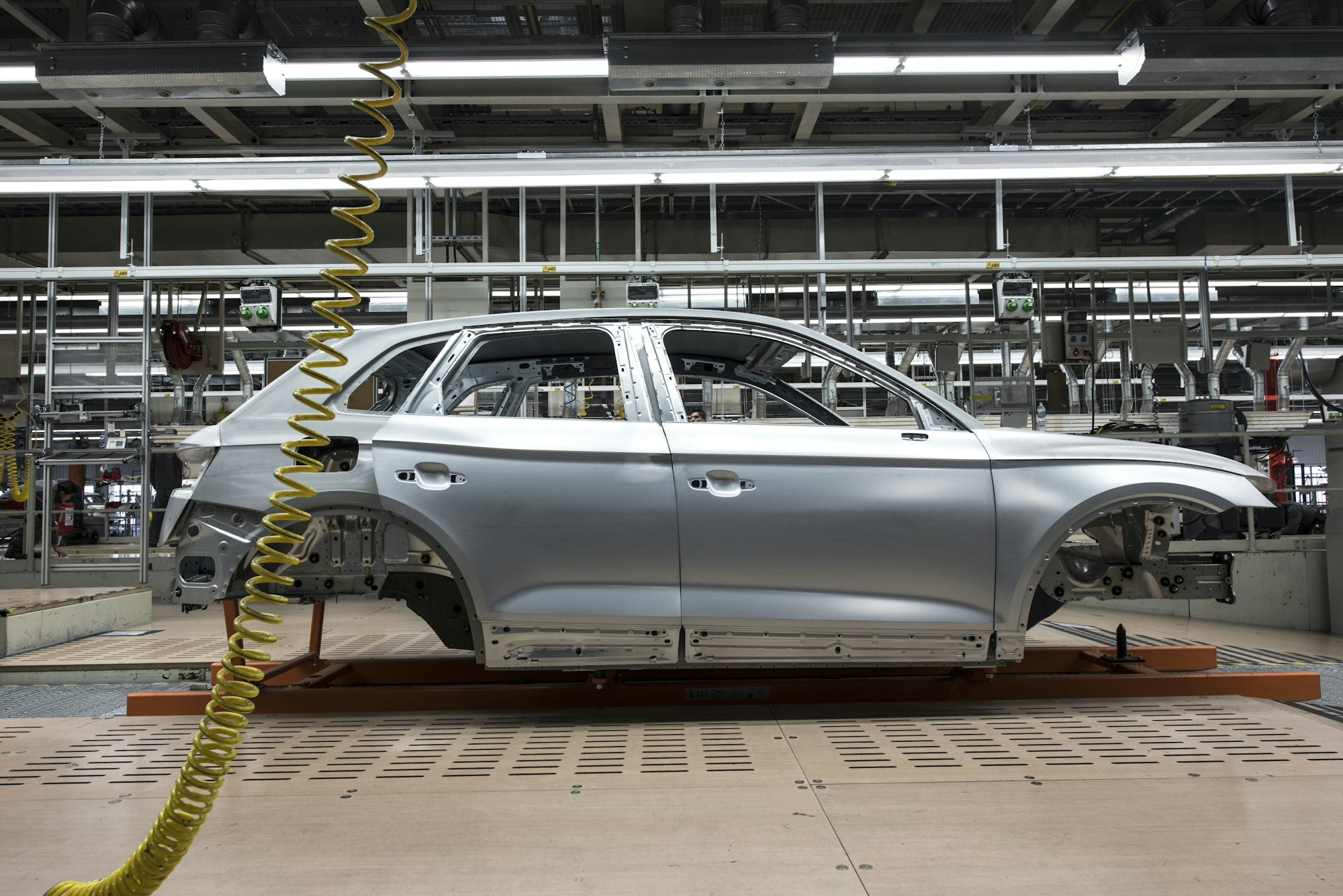 Made in EU tartışmasının merkezindeki otomotiv sanayisinde bir montaj hattı