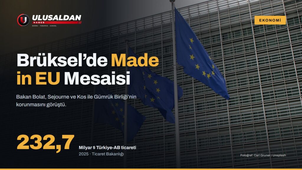 Brüksel’deki Avrupa Komisyonu binası önünde AB bayrakları
