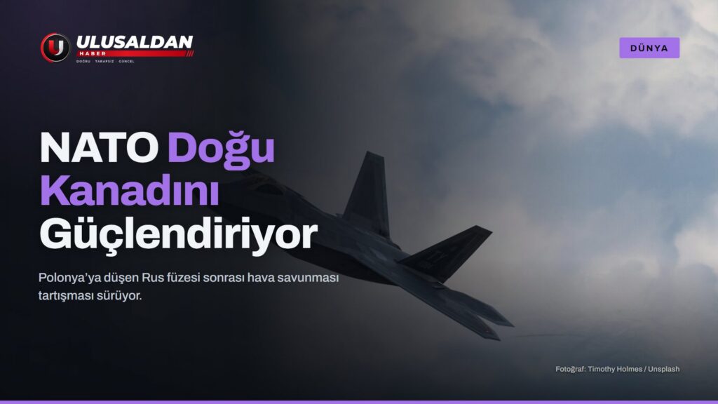 Gökyüzünde uçan bir savaş uçağı