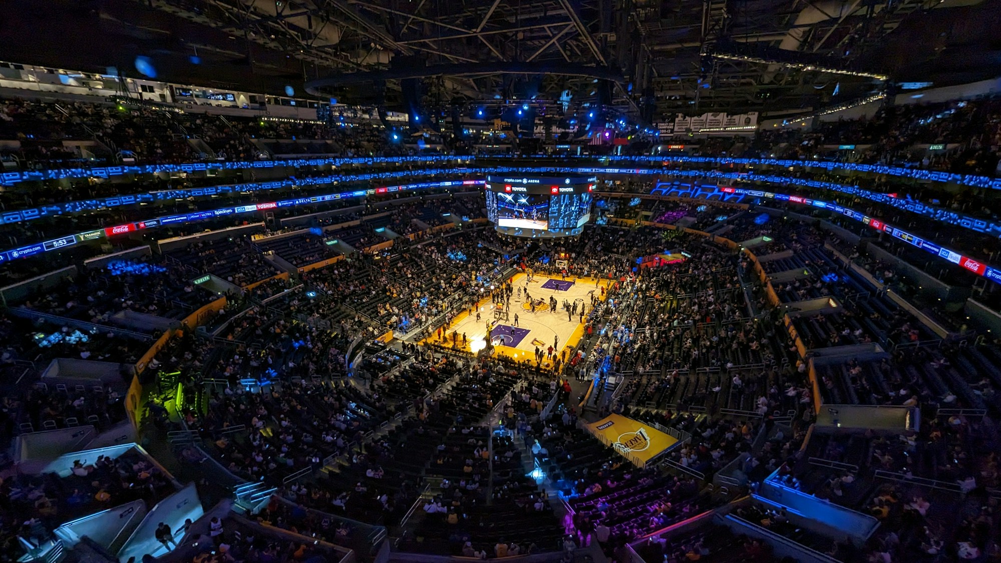 12 Dev Adam haberi için temsili görsel: basketbol potasına atış anı