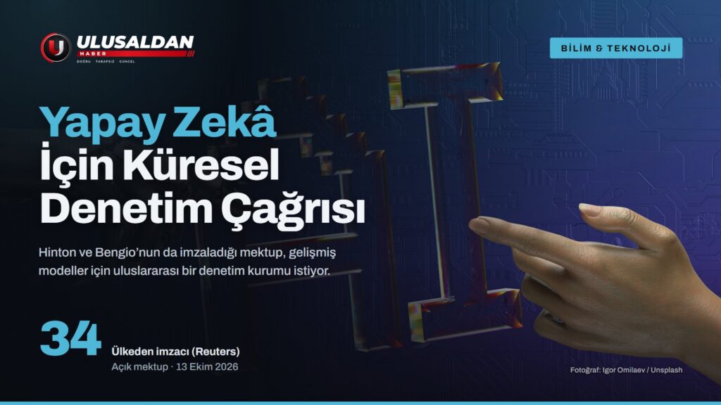 Bir insan eli ile robot elin “AI” harflerine uzandığı kavramsal görsel (temsilî)